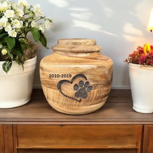 Urne funéraire artisanale en bois pour cendres d'animaux (chien ou chat) – Urne commémorative gravée avec empreinte de patte bleue – Boîte d'urne funéraire personnalisée – Idée cadeau pour la perte d'un animal de compagnie - Product Image 2