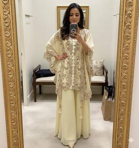 Conjunto de Kurta y Palazzo Bordado para Mujer con Bolero y Borlas Florales, Traje Indio-Pakistaní para Fiesta o Boda - Product Image 2