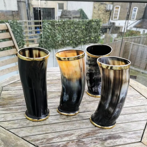 Verre à vin en corne de buffle naturelle de haute qualité, coupe personnalisée semi-brûlée avec gravure pour vin rouge, qualité supérieure, avec bouchon inclus - Product Image 1