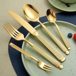 Ensemble de couverts de luxe en métal avec manche en laiton, cuillère, fourchette et couteau en acier inoxydable, vaisselle durable et élégante - Product Image 6