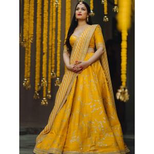 Maravilloso color amarillo nupcial bordado Lehenga Choli - Product Image 6