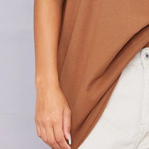 Chemises d'été personnalisées OEM en polycoton pour femmes, vente en gros, hauts streetwear respirants vierges, t-shirts à manches courtes pour femmes en vrac - Product Image 5