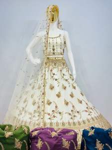 Nouvelle collection traditionnelle de mariée Lehenga Choli avec filet lourd Designer Work Full Jarkan Stone Must-Have pour les mariages - Product Image 4