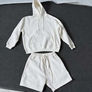 Ensembles personnalisés pour hommes, vente en gros, ensembles décontractés de haute qualité pour hommes, ensembles en coton personnalisés en 2 pièces, sweat-shirt à capuche et short unisexe - Product Image 2