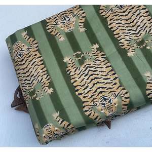 Tissu en coton pur imprimé de qualité supérieure, respirant et doux, idéal pour la confection de Kurtis, chemises, hauts et autres vêtements d'été, matériel de couture et de artisanat. - Product Image 5