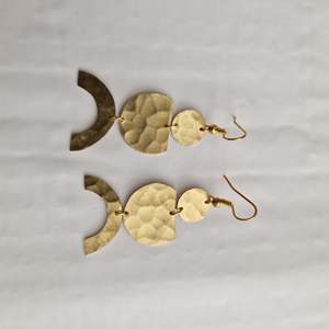 Par de pendientes de latón forjado en metal, nuevo diseño, éxito de ventas, diseño americano. - Product Image 2