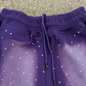 Pantalones Cortos Deportivos Unisex Galaxy con Tachuelas, Cintura con Cordón Ajustable, Estilo Urbano Premium, Color Morado - Product Image 4