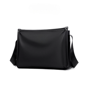 Bolso Bandolera Impermeable con Múltiples Compartimentos y Correa de Hombro Arqueada, Bolso de Viaje Unisex Hecho en Vietnam - Product Image 1