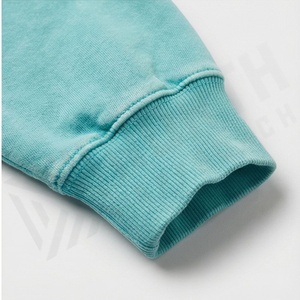 Ensemble de survêtement deux pièces premium pour femme : Sweat-shirt court en satin polyester couleur personnalisée et pantalon de jogging élégant - Product Image 6