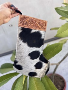 Bolsa de regalo de cuero de vaca 2026 para Navidad, hecha a mano, para colgar en el árbol de Navidad, la chimenea y decoración de fiestas, para la familia - Product Image 1