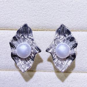 Boucles d'oreilles en perles d'eau douce naturelles de Zhuji, design feuille, luxe léger, aiguille en argent S925, vente en gros - Product Image 4