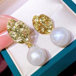 Boucles d'oreilles pendantes fines de style rétro de luxe léger, perles d'eau douce rondes de 10-11 mm, sans défaut - Product Image 2