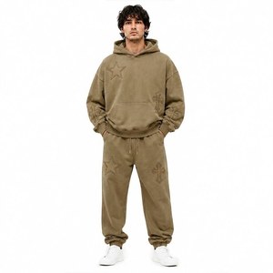 Ensemble de survêtement de voyage 2 pièces pour homme, sweat à capuche oversize et pantalon de jogging, avec patchs étoiles et croix, en polaire confortable, personnalisable, fabricant OEM en gros - Product Image 2