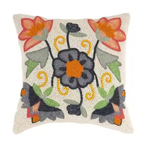 Housse de coussin décorative haut de gamme faite à la main avec perles de rocaille et broderie perlée, motif glamour - Product Image 5