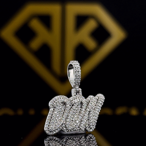 Colgante Hip Hop Personalizado con Letra para Niños, Corte Moissanite VVS, Plata de Ley con Baño de Rodio, Engaste de Garra, Joyería de Regalo - Product Image 1