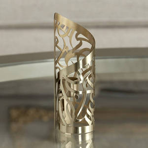 Support de bougie en laiton en gros avec motif de calligraphie arabe pour la décoration intérieure - Product Image 2