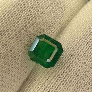 ESMERALDA NATURAL SUelta de 6.30X6.50MM con Corte Octogonal. Hermosa Esmeralda para Joyería. - Product Image 1