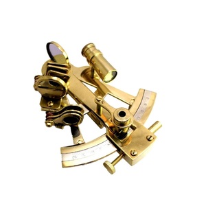 Sextant Nautique Décoratif de Collection pour la Décoration Marine, les Arrangements de Vitrine Côtière et les Thèmes Océaniques - Product Image 3