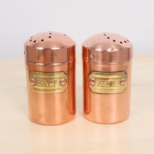 Salières et poivrières en cuivre, parfaites pour les repas en plein air et les pique-niques, ensemble d'assaisonnements compact et facile à transporter, provenant d'Inde. - Product Image 1