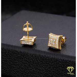 Boucles d'oreilles carrées sophistiquées serties de moissanite, en argent sterling 925, bijoux de luxe pour femmes - Product Image 3