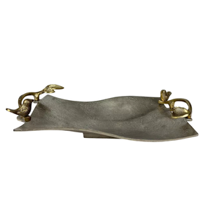 Plateau de service de luxe en métal pour fêtes de mariage, avec poignées en forme de feuille dorée, idéal pour servir des aliments et des collations, à prix abordables. - Product Image 1