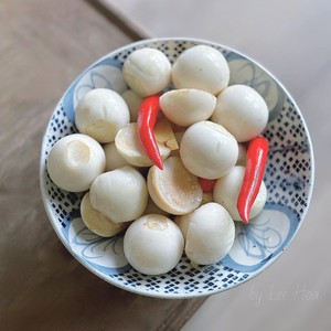 Berenjenas enlatadas, dulces y ácidas, encurtidas, berenjenas blancas cortadas a la mitad, Ca Phao, comida tradicional vietnamita, aperitivo, frasco de vidrio, 800g, OEM - Product Image 5