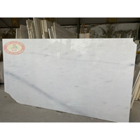 Grande dalle de marbre calcite blanc naturel, finition moderne polie, veines grises, taches bleu-gris, pour décoration murale et de sol d'appartement, prix usine