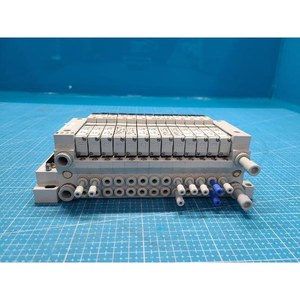 Conjunto de Válvulas Solenoides Neumáticas SMC VQ1100Y-5 + VQ1200Y-5, Usadas como Piezas de Repuesto para Equipos Legacy Semiconductor - Product Image 2