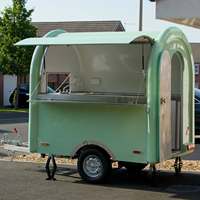 Camion de restauration rétro incurvé, vert menthe, pour la vente de bubble tea, matcha, glaces, café frais, pâtisseries, desserts et boissons