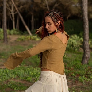 Haut en coton fait main à manches cloche, style bohème, chemisier féérique léger pour femme, idéal pour les festivals, les tenues décontractées et le quotidien - Product Image 2