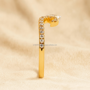 Alliance en or jaune 18 carats en forme de V avec diamant moissanite en forme de poire, certifiée IGI, cadeau de bijoux pour femmes - Product Image 5