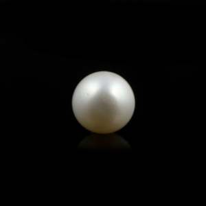 Handcrafted 5.85 Carat Loose Freshwater Pearl Gemstone for Fine Jewelry - Product Image 1