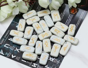 Pierres de Howlite Naturelle Gravées Symboles Futhark – Pierres de Collection Artistiques pour la Divination - Product Image 3