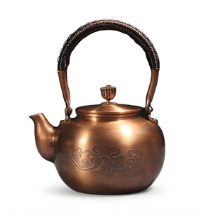Théière traditionnelle en cuivre pur à motif nuage gaufré, avec poignée en rotin, pour faire bouillir l'eau, fabrication vintage - Product Image 1