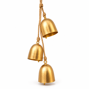 Sculpture d'ange dorée au design émouvant avec ailes symétriques, gravure décorative et suspension en ficelle naturelle pour les décorations de Noël - Product Image 5