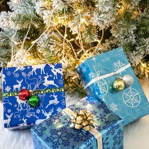 Mini Rotolo di Carta da Regalo Natalizia 17'' X 120'' con 3 Diversi Design in Lamina Metallica Blu Glitterata, Forniture per le Festività - Product Image 1