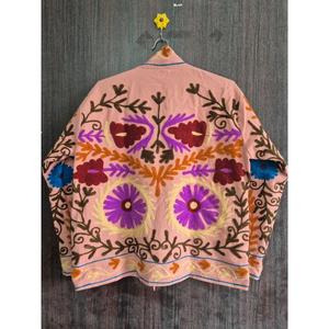 Veste d'hiver pour femmes en velours Suzani matelassé, broderie tissée, col montant, respirante, écologique, séchage rapide, fleurs bohèmes - Product Image 1