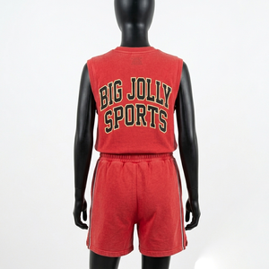 Conjunto de Top sin Mangas y Pantalones Cortos de Algodón Premium de 280 GSM para Mujer, Color Rojo Lavado Ácido, con Logotipo Personalizado Serigrafiado - Product Image 3