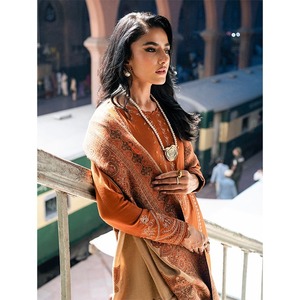 Elegante Traje de Mujer en Color Crema con Costuras Decorativas – Conjunto Premium de 3 Piezas en Algodón Bordado para el Verano - Product Image 2