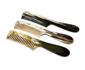 Peine de Cuerno de Búfalo Hecho a Mano de Primera Calidad para el Cuidado del Cabello, Belleza y Bienestar - Product Image 1