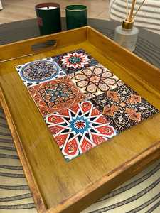 Plateau de service rectangulaire en bois UO Art avec décorations de carreaux orientaux peints à la main, présentant des motifs géométriques et des poignées - Product Image 5