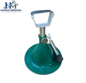 Support de sabot vétérinaire durable et réglable pour le soin des sabots équins, la coupe et la pose de fer à cheval - Product Image 2