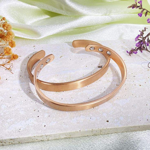 Artesanía en Metal, Elegante Brazalete Magnético de Cobre Ecológico con Color Personalizado, Plano, de Blossom Craft India - Product Image 4