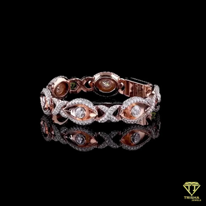 Esta pulsera de moissanita de lujo está hecha con piedras de claridad VVS de primera calidad que ofrecen un brillo intenso similar al de un diamante. - Product Image 2