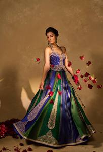 Conjunto de Lehenga de Seda Bordada Azul Verde para Mujer, Cuello Halter, Falda Maxi Larga hasta el Suelo, Traje Indio para Boda - Product Image 4