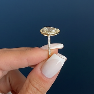 Bague de fiançailles en diamant de laboratoire certifié IGI 2,50 carats VVS2 F, taille poire, halo, or jaune 14K plaqué rhodium, vente en gros pour femmes - Product Image 2