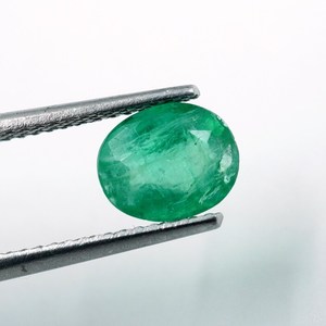 พลอยมรกต HAYAAT GEMS 1 กะรัต สีเขียว รูปไข่ ขนาด 7x6x4 มม.  มีสีเล่น/สีเปลวไฟ สำหรับทำเครื่องประดับ - Product Image 6