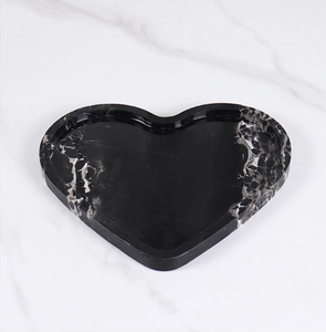Plateau de service en céramique en forme de cœur, motif floral, design contemporain, pour table à manger, accent décoratif, en promotion - Product Image 3