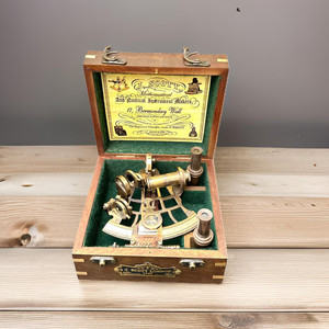Sextante Astrolabio de Latón Vintage, Totalmente Funcional, de 4 Pulgadas, Tallado, Instrumento de Navegación Náutica, con Caja de Madera, Venta al Por Mayor - Product Image 2