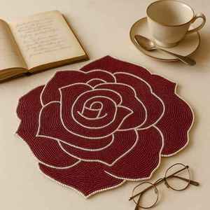 Salvamantel de Rosas con Cuentas Hecho a Mano, Salvamantel de Cuentas de Vidrio Rojas, Lavable, Grosor Medio - Product Image 2